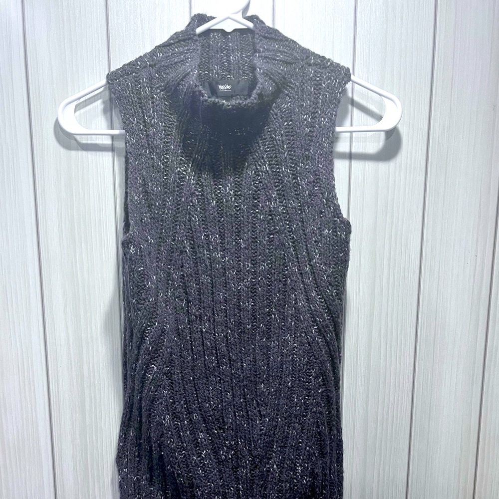 Wassimo sleeveless pullover sweater mock neck nwot no rips or stains
